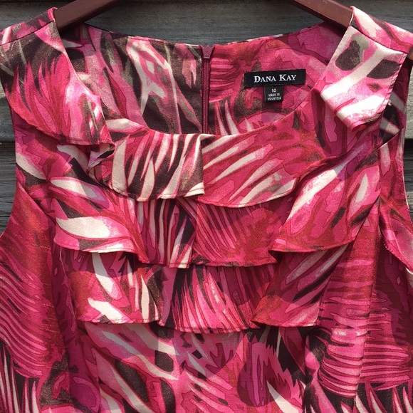 Beautiful dress - Picture 2 of 5